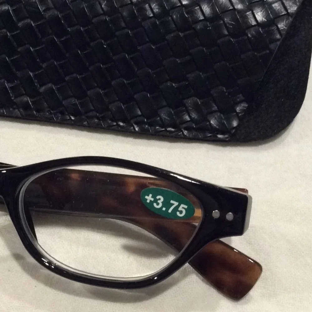 Black & Tortoise Reading Glasses & Case
